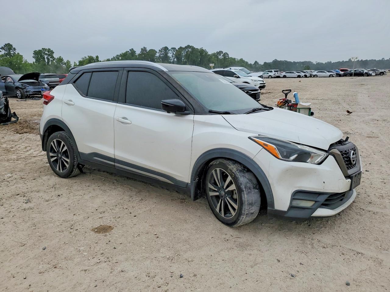 2020 NISSAN KICKS SR photo 7