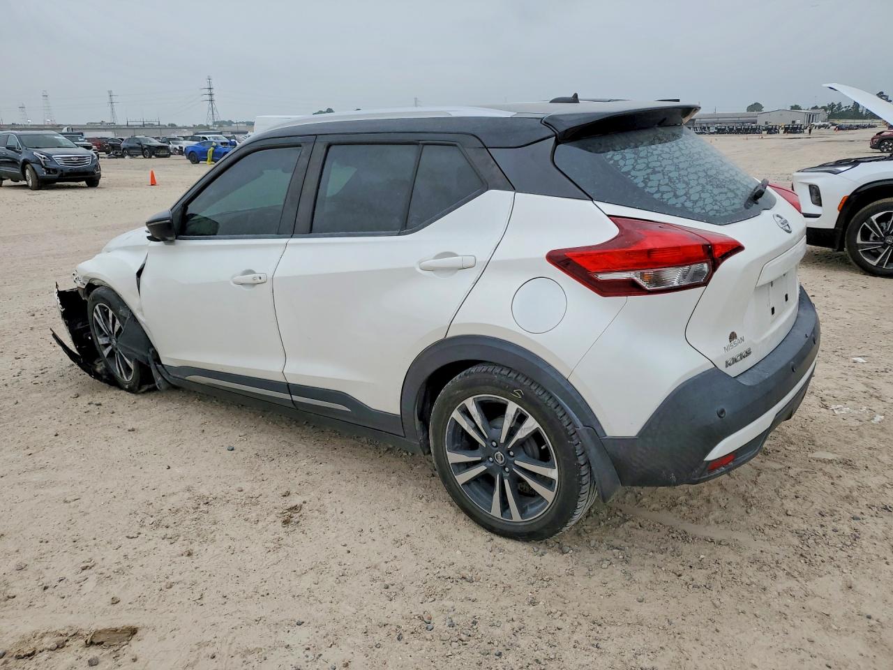 2020 NISSAN KICKS SR photo 3