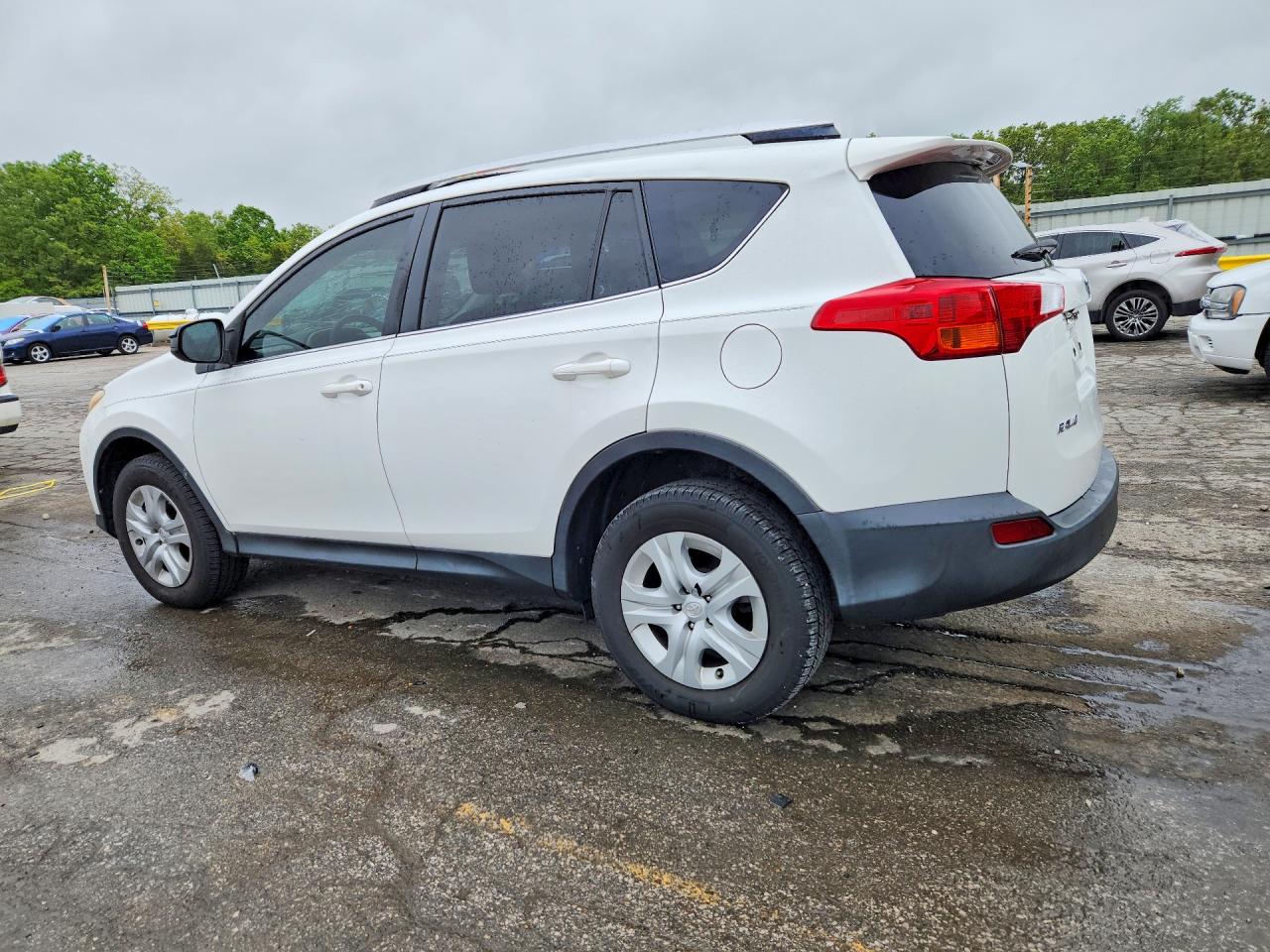 2015 TOYOTA RAV4 LE photo 4