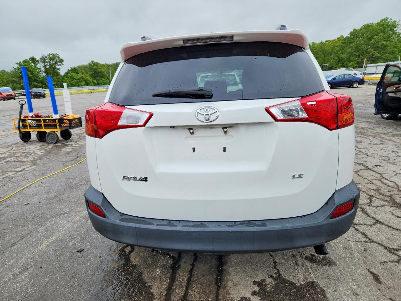 2015 TOYOTA RAV4 LE photo 16
