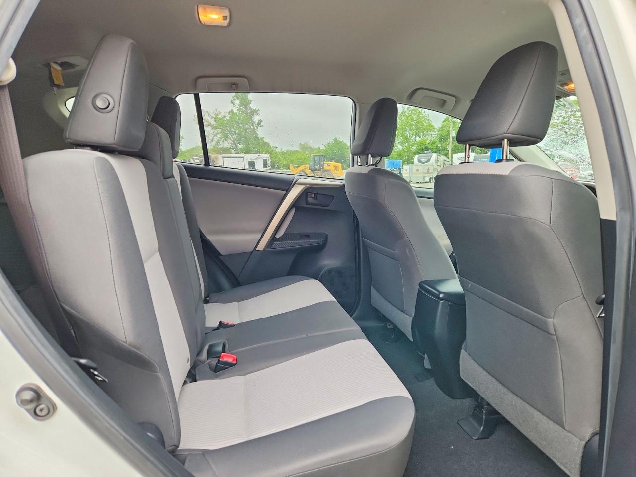 2015 TOYOTA RAV4 LE photo 31