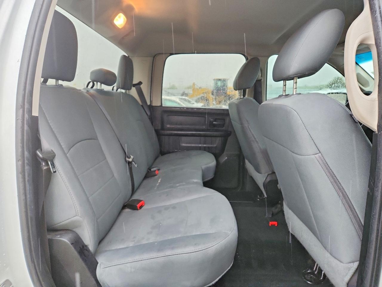 2016 RAM 1500 ST photo 19