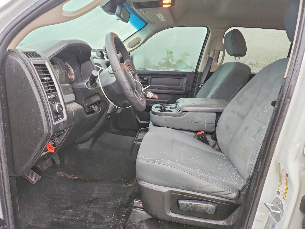 2016 RAM 1500 ST photo 13