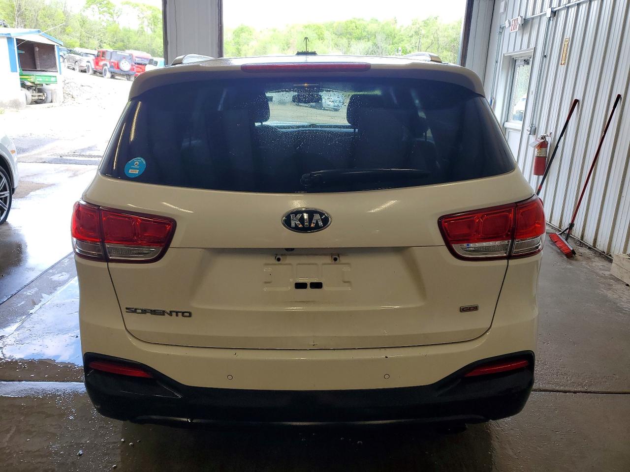 2016 KIA SORENTO LX photo 11