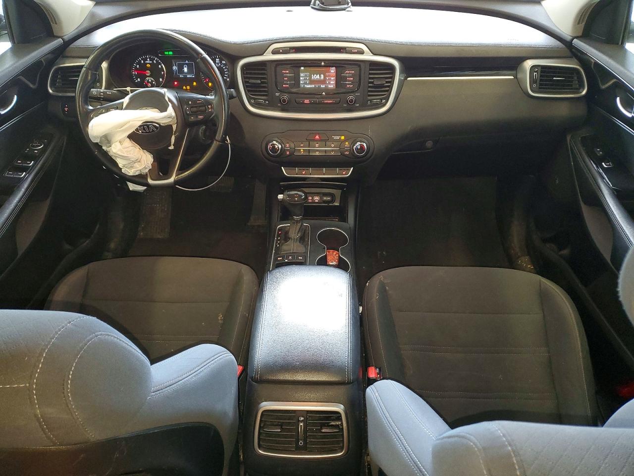 2016 KIA SORENTO LX photo 15