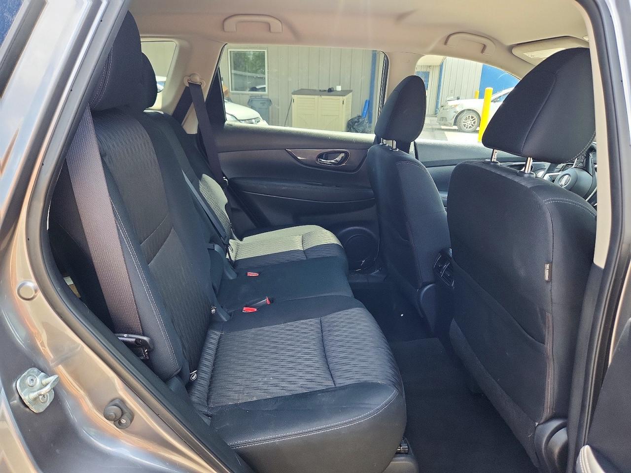 2018 NISSAN ROGUE SV photo 21
