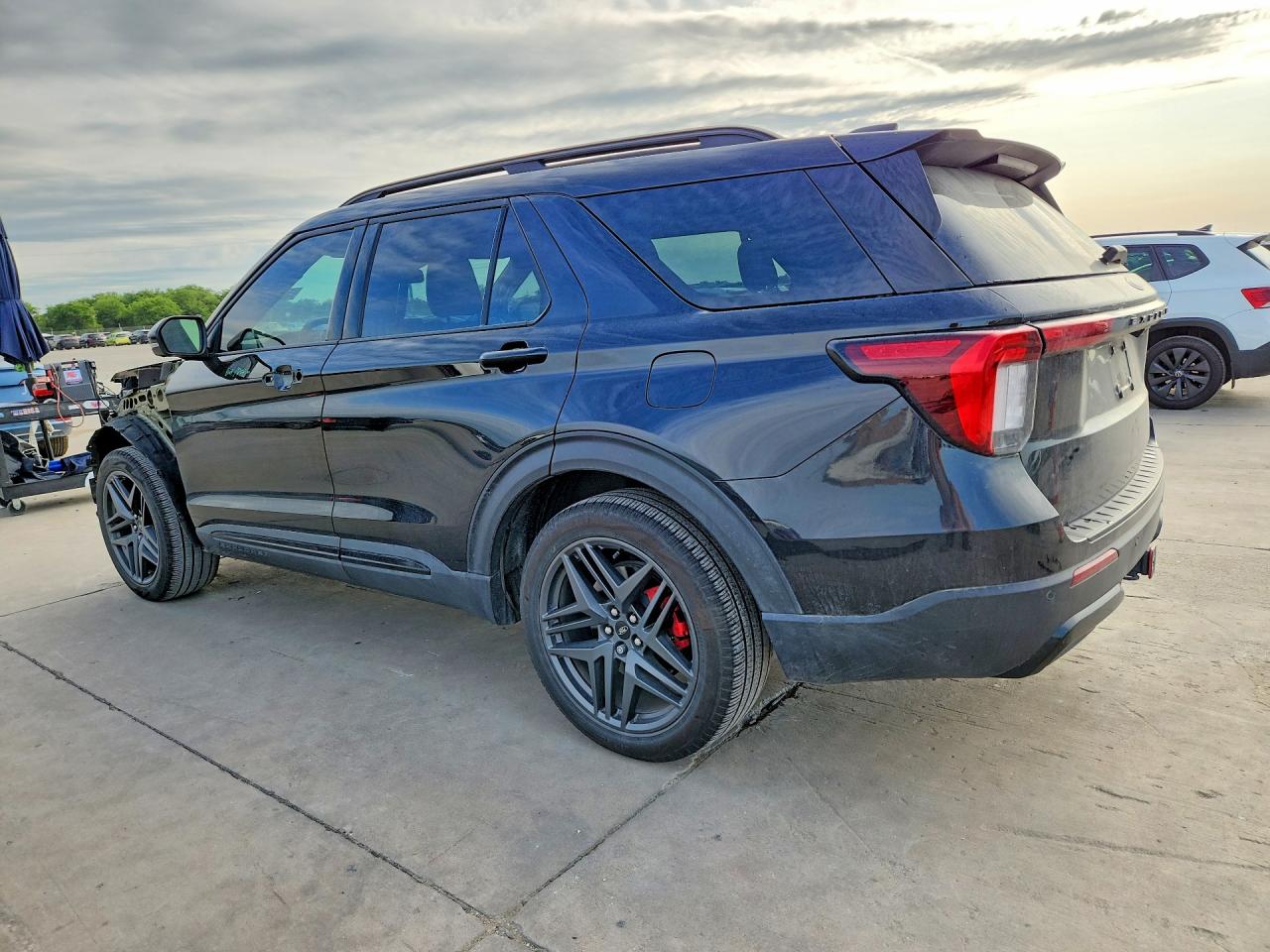 2025 FORD EXPLORER ST-LINE photo 3