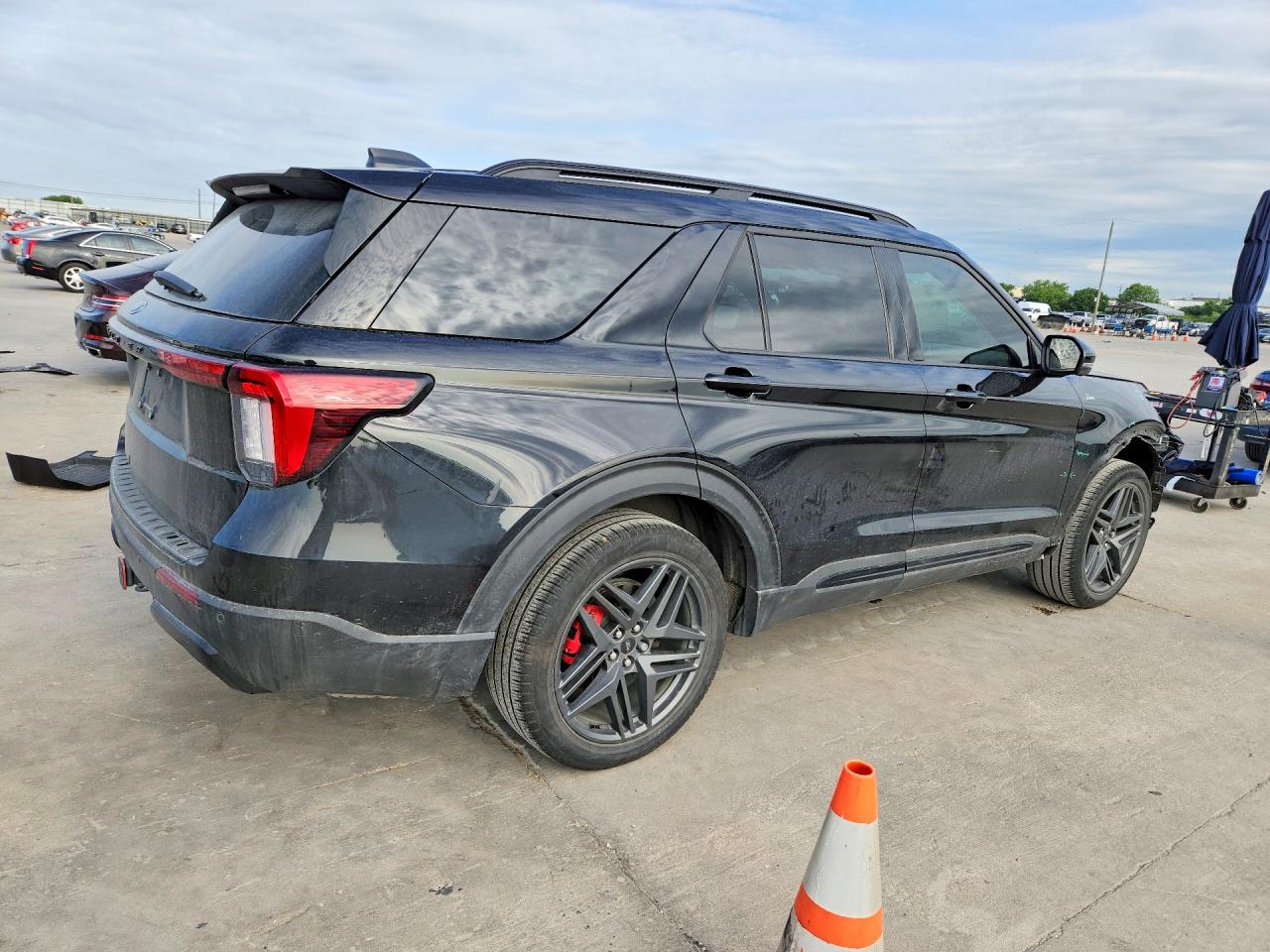 2025 FORD EXPLORER ST-LINE photo 5