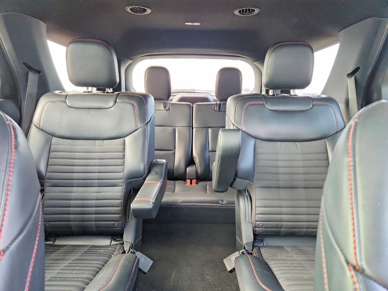 2025 FORD EXPLORER ST-LINE photo 19