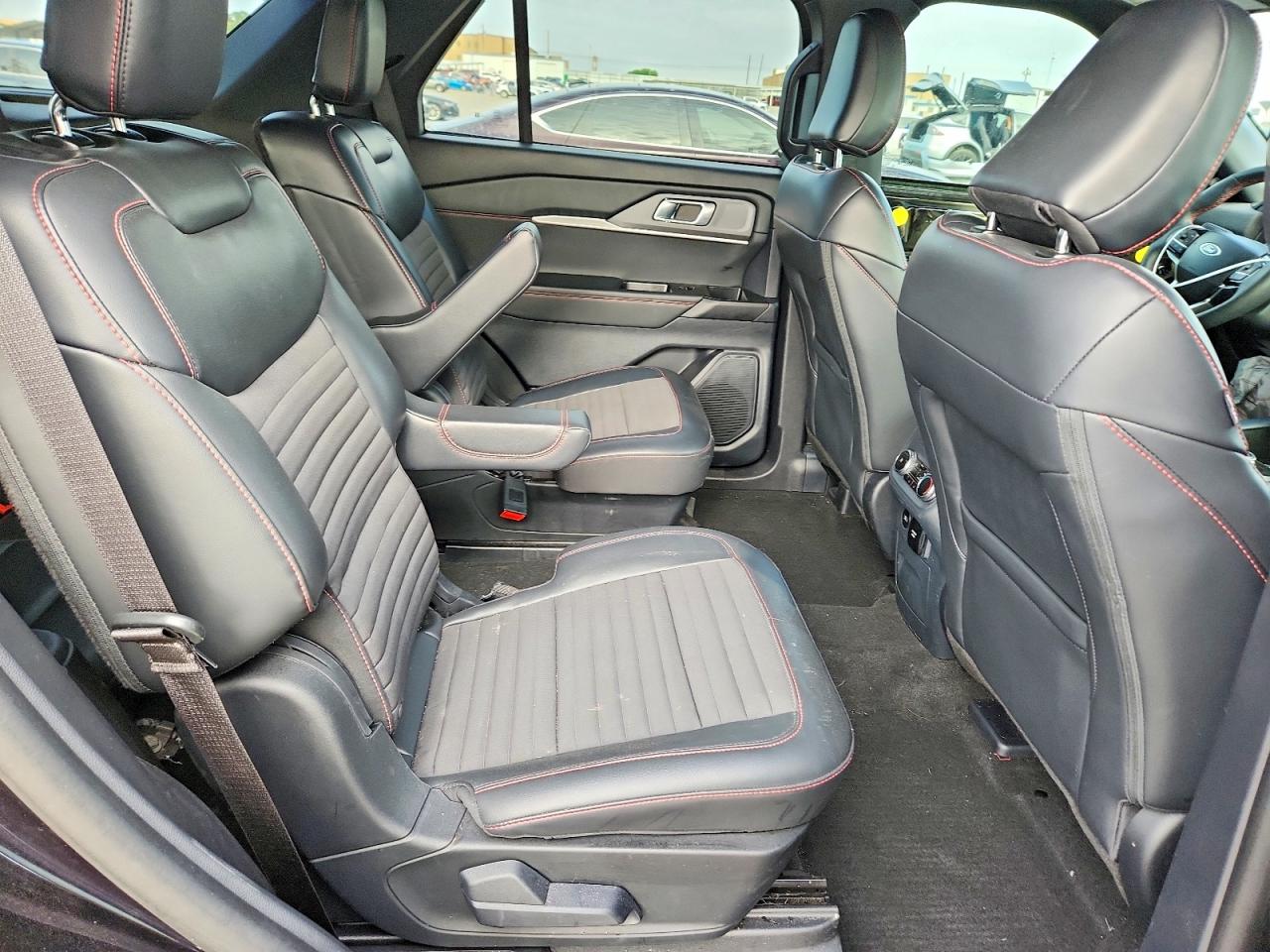 2025 FORD EXPLORER ST-LINE photo 21