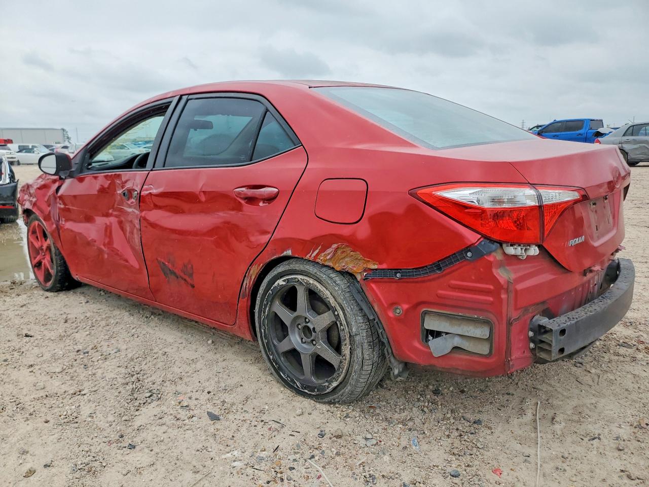 2015 TOYOTA COROLLA LE photo 2