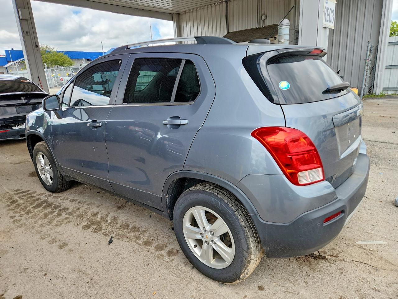2015 CHEVROLET TRAX 1LT photo 2