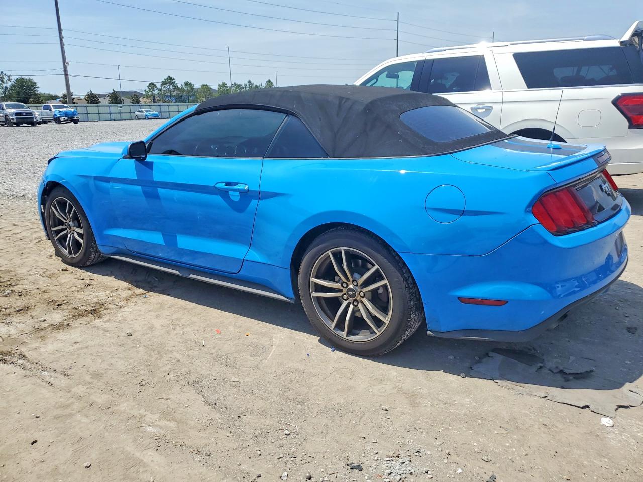 2017 FORD MUSTANG photo 4