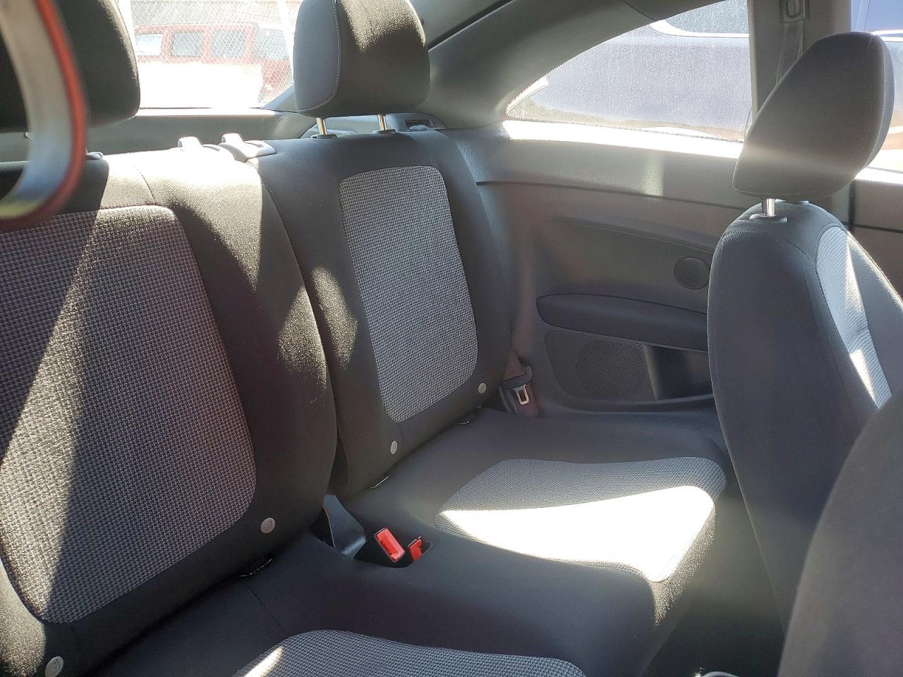 2017 VOLKSWAGEN BEETLE 1.8T photo 28