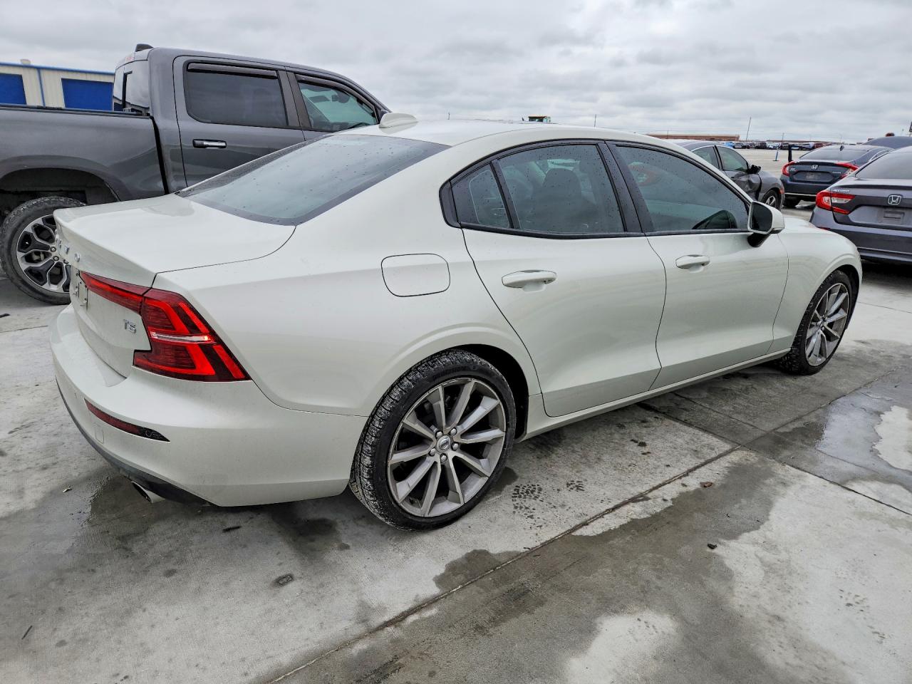 2020 VOLVO S60 T5 MOMENTUM photo 5