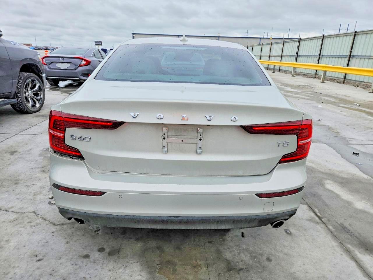 2020 VOLVO S60 T5 MOMENTUM photo 11