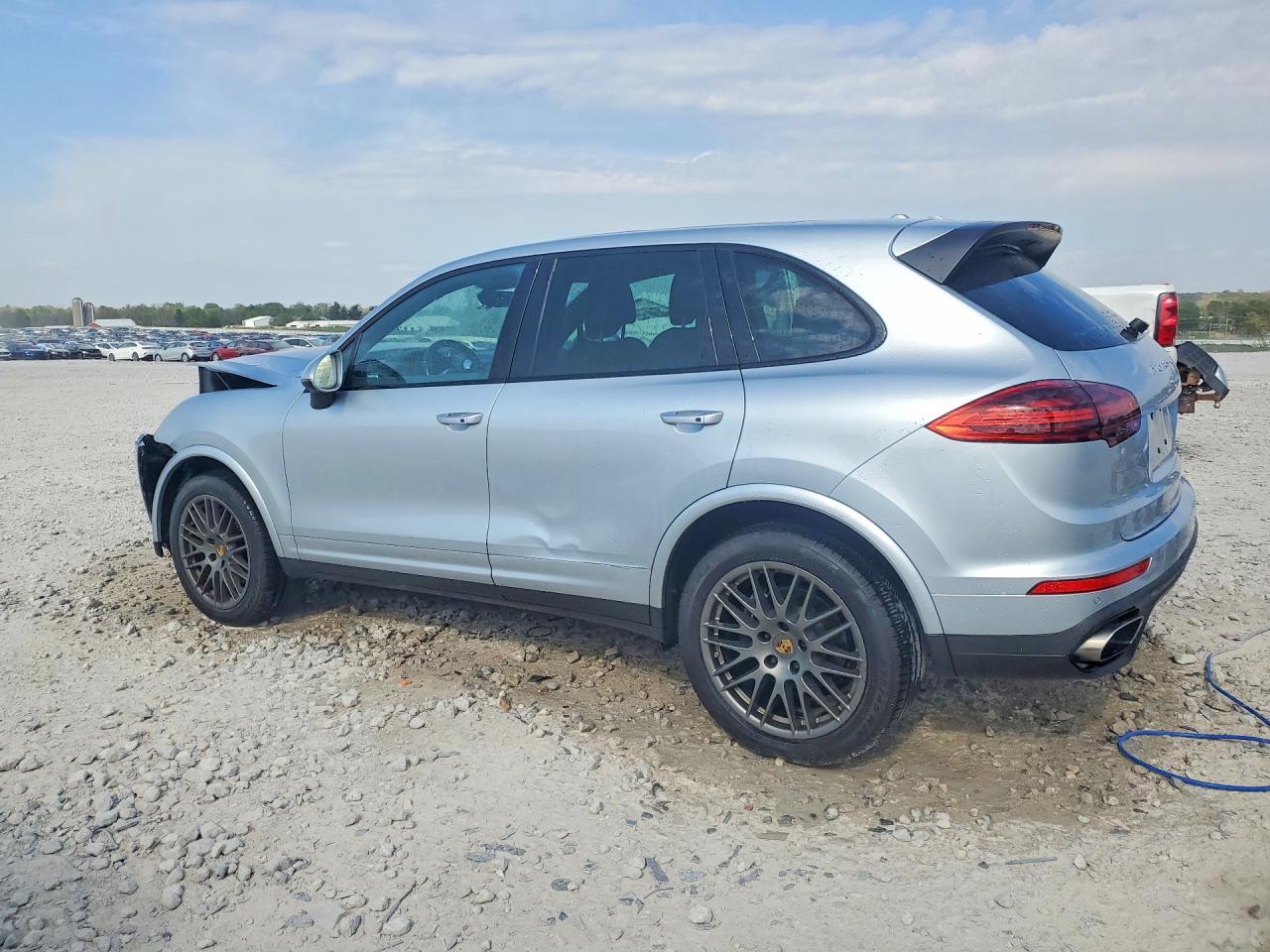 2017 PORSCHE CAYENNE photo 3