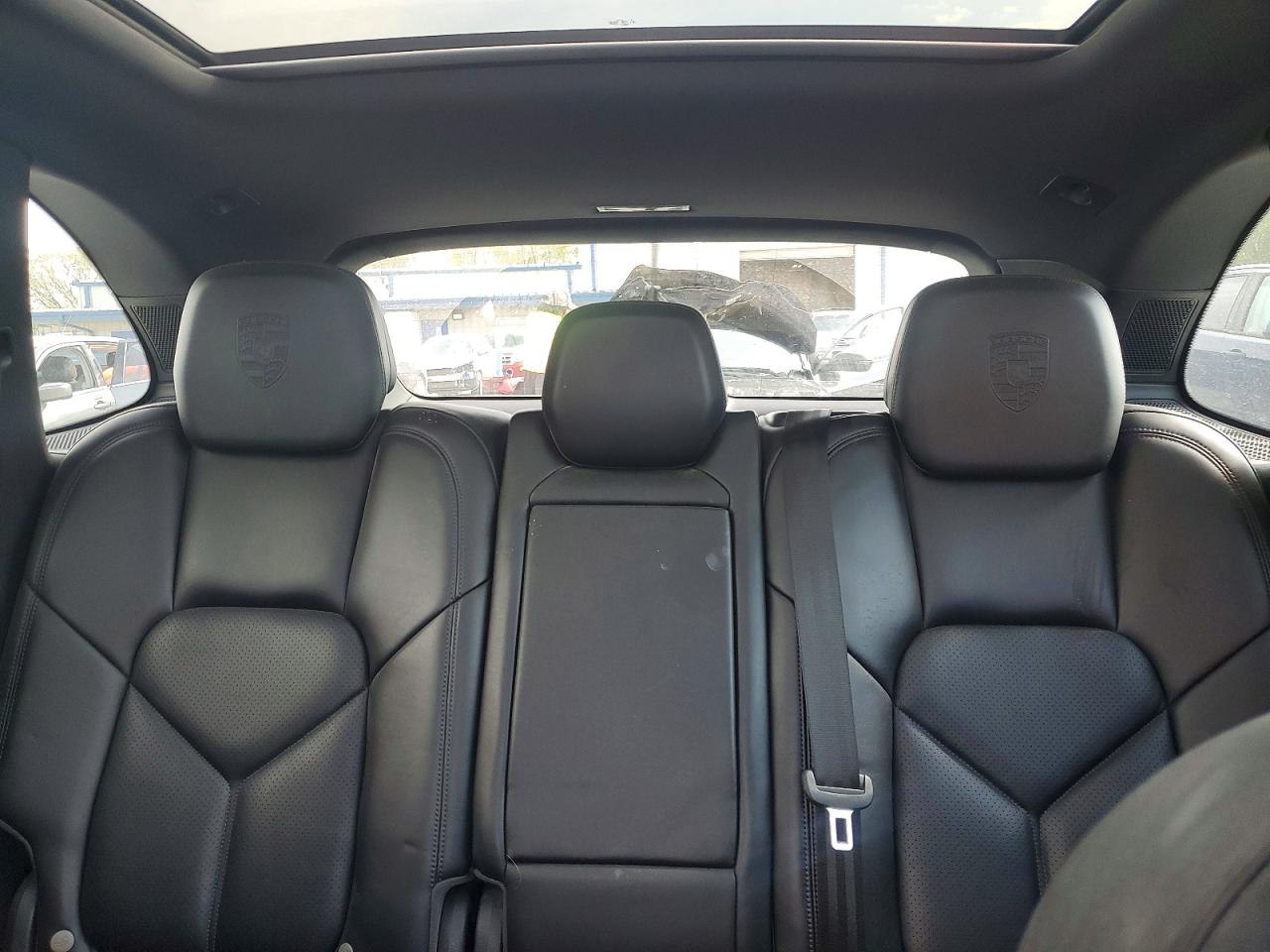2017 PORSCHE CAYENNE photo 19