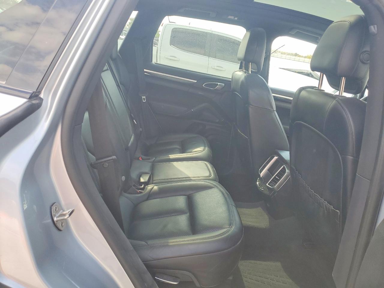 2017 PORSCHE CAYENNE photo 21