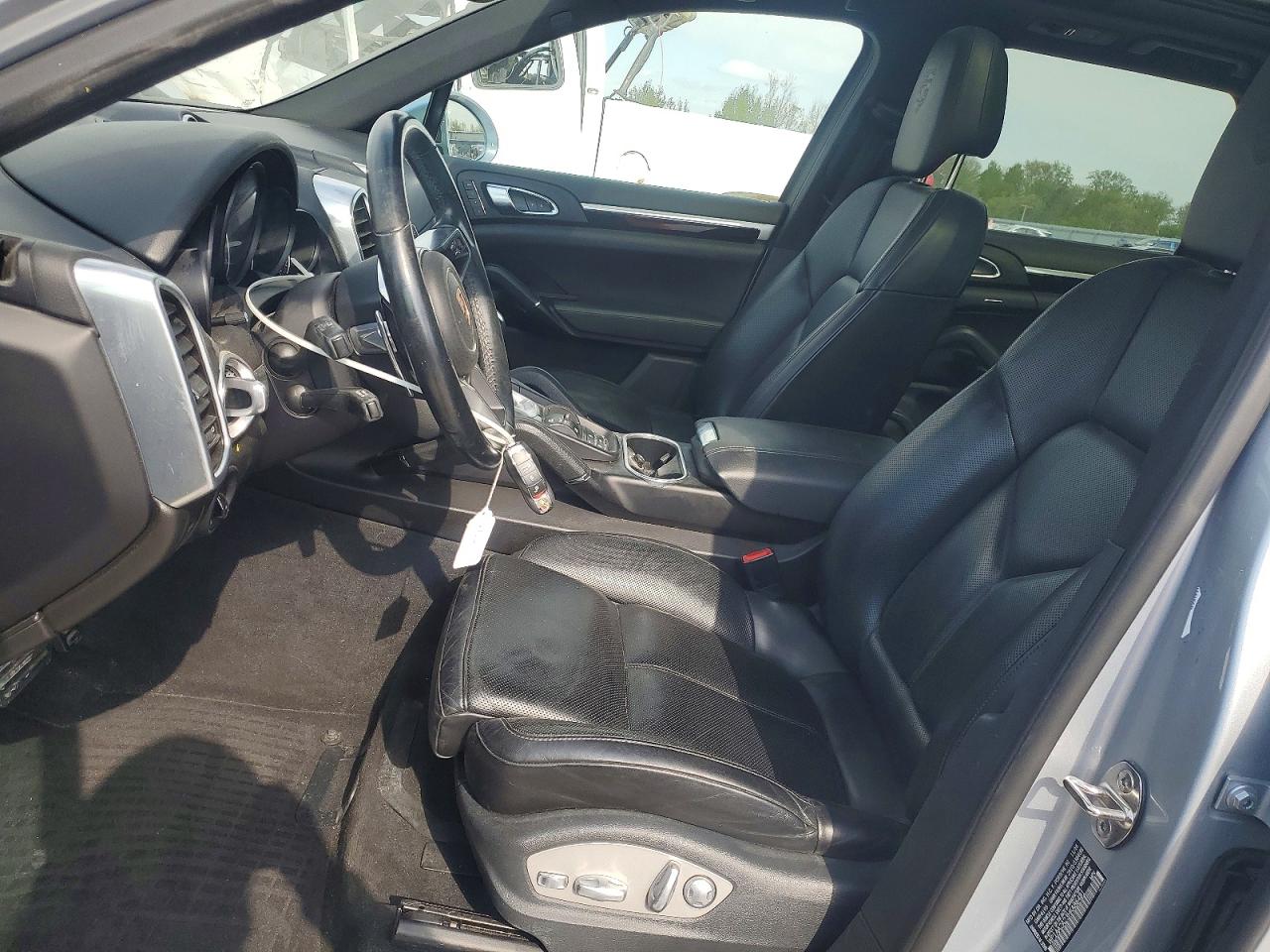 2017 PORSCHE CAYENNE photo 13