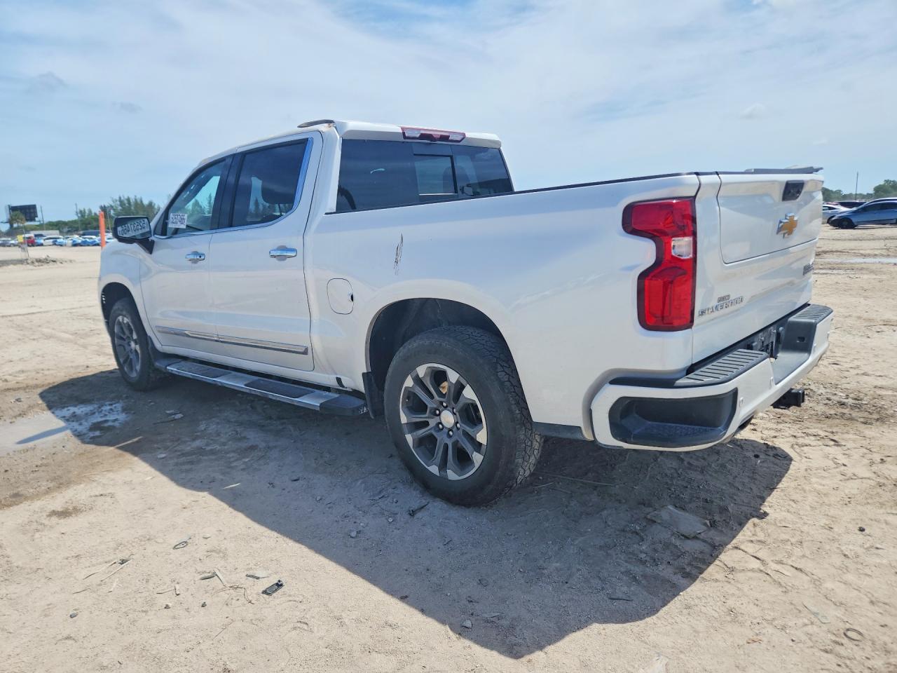 2024 CHEVROLET SILVERADO K1500 HIGH COUNTRY photo 3
