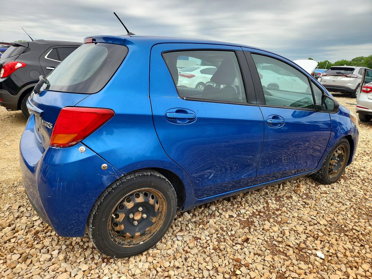 2015 TOYOTA YARIS 5-DOOR L photo 5