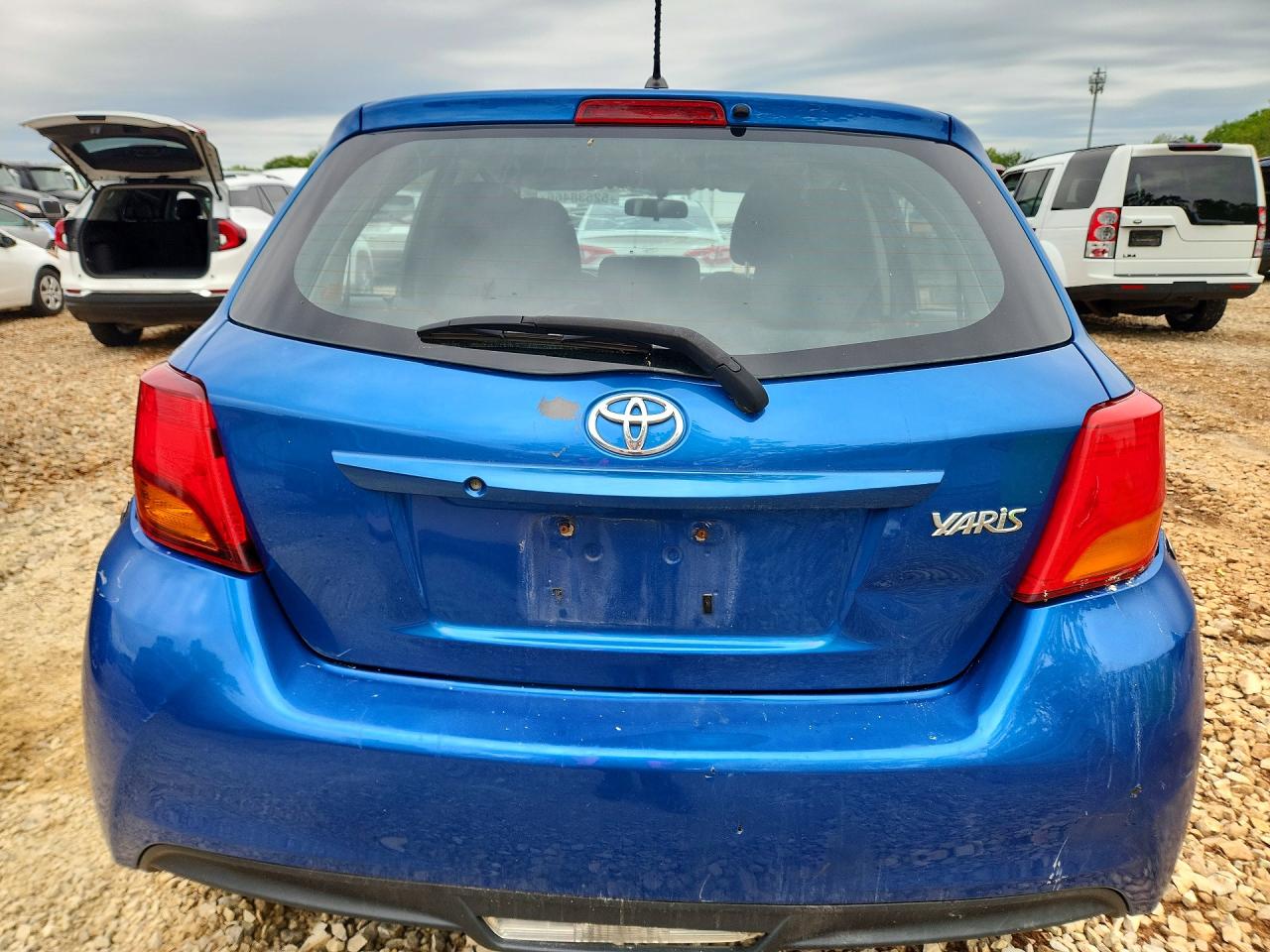 2015 TOYOTA YARIS 5-DOOR L photo 11