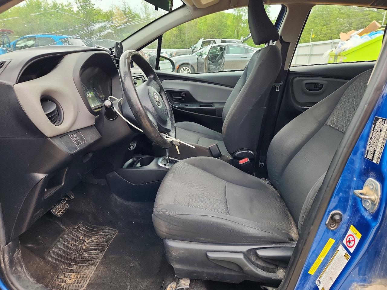 2015 TOYOTA YARIS 5-DOOR L photo 13