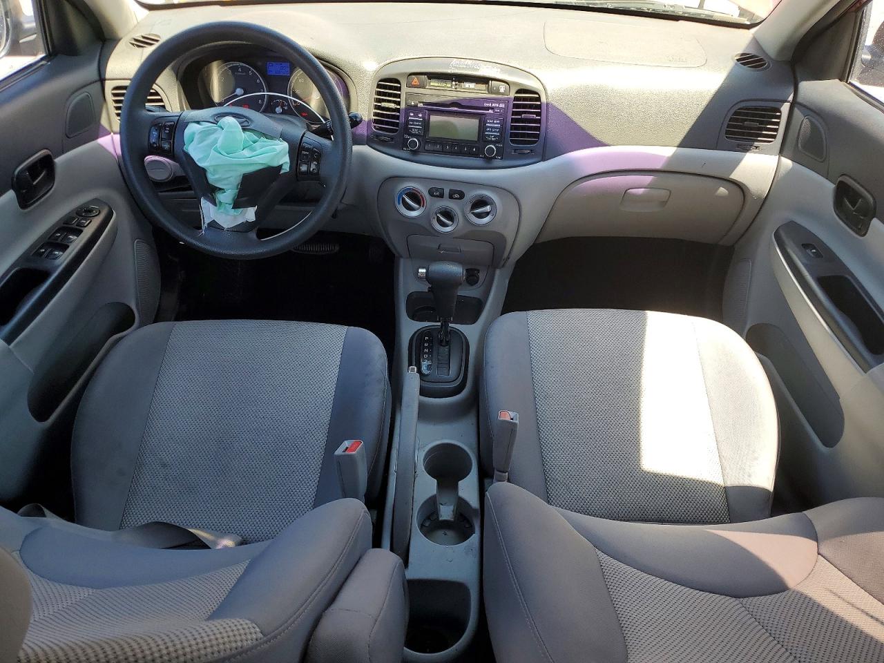2010 HYUNDAI ACCENT GLS photo 15