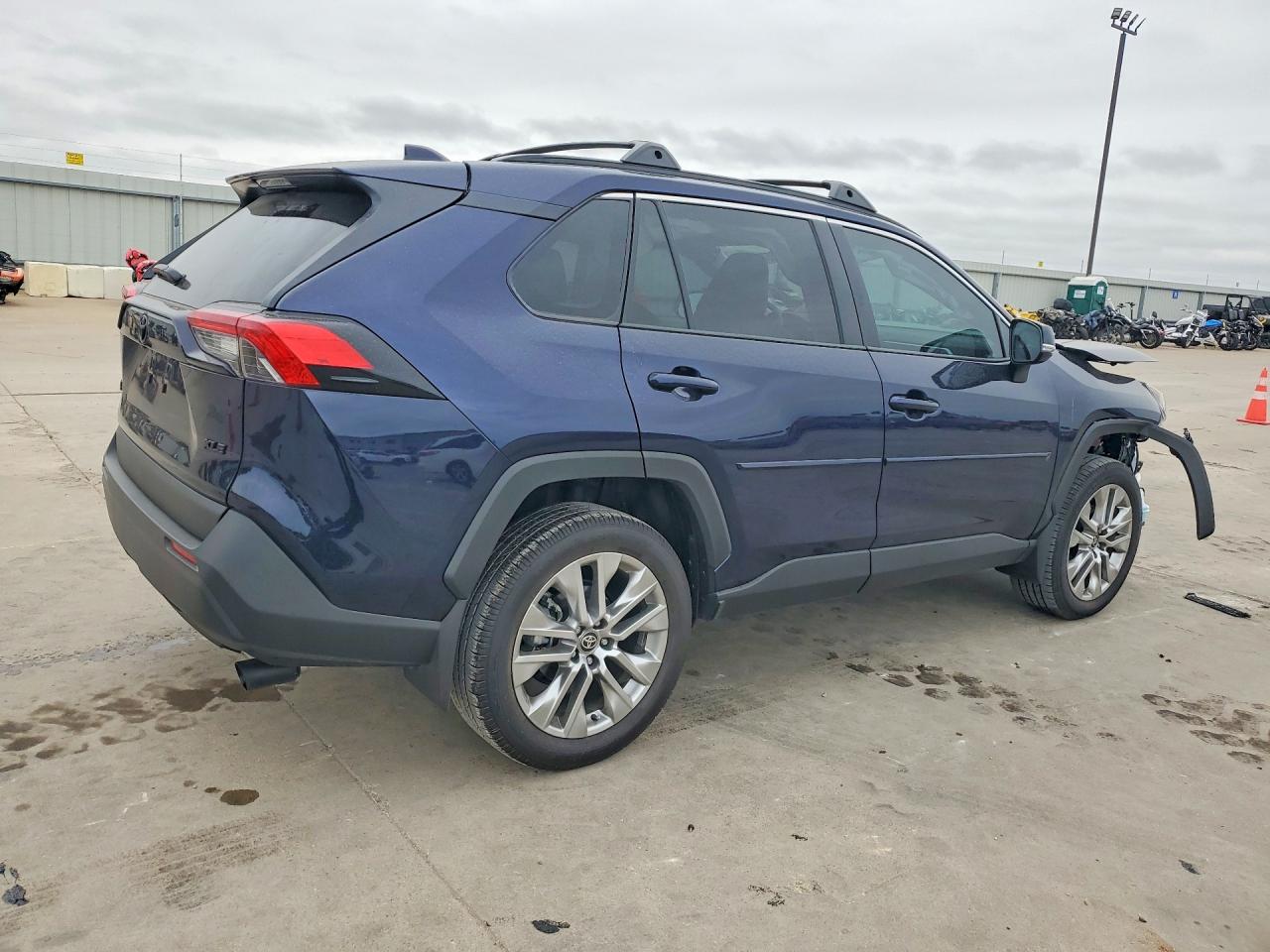 2025 TOYOTA RAV4 XLE PREMIUM photo 7