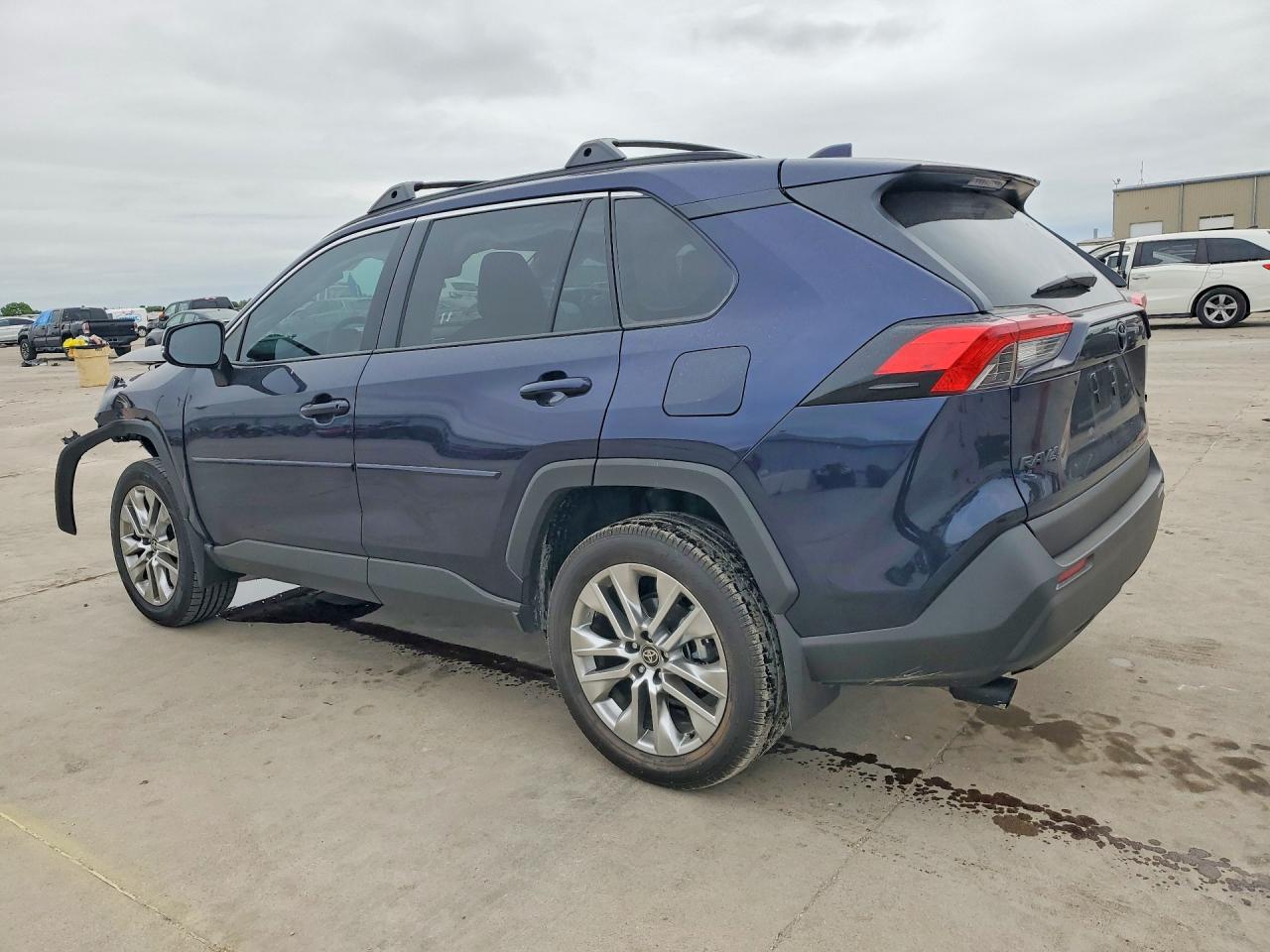 2025 TOYOTA RAV4 XLE PREMIUM photo 4