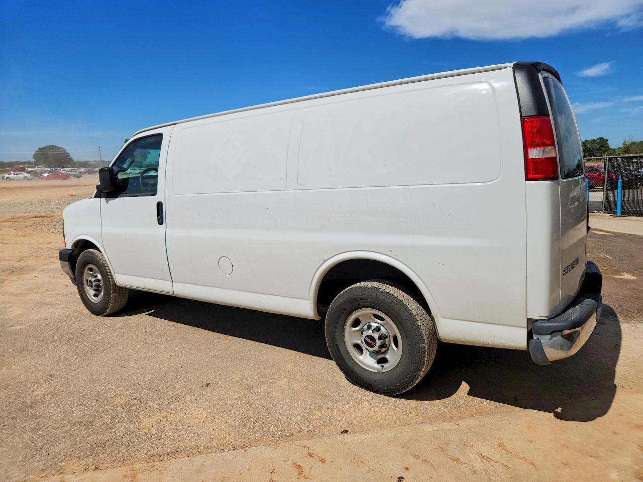 2019 GMC SAVANA G2500 photo 2