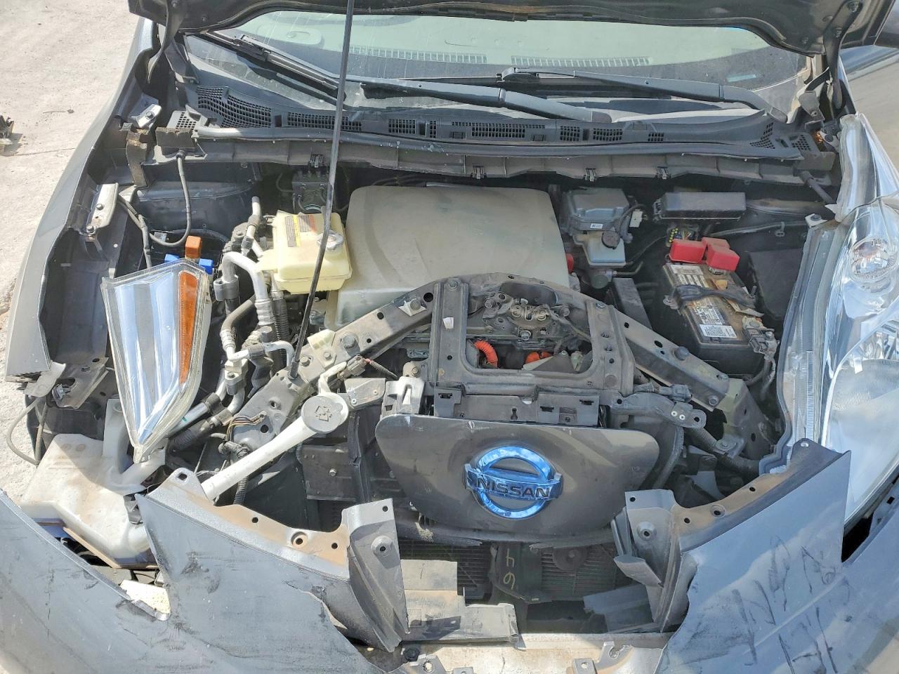 2017 NISSAN LEAF SV photo 11