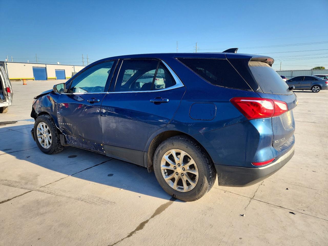 2020 CHEVROLET EQUINOX LT photo 2