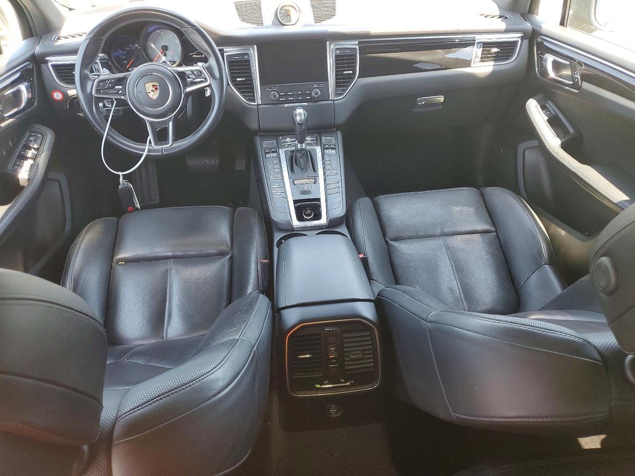2017 PORSCHE MACAN photo 15