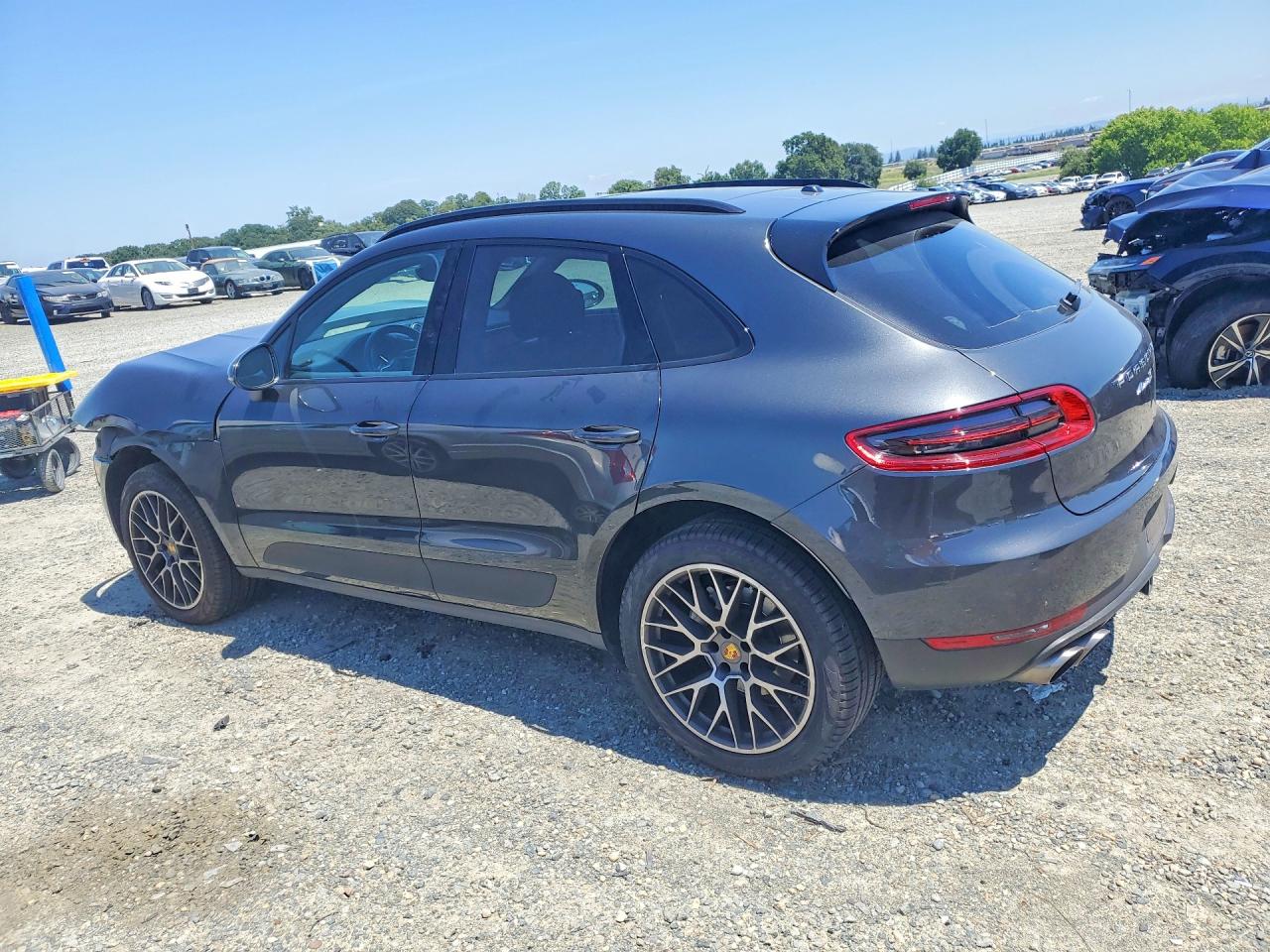 2017 PORSCHE MACAN photo 3