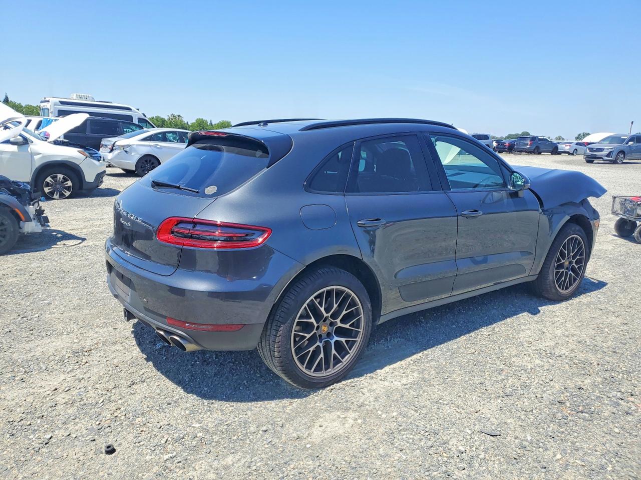2017 PORSCHE MACAN photo 5