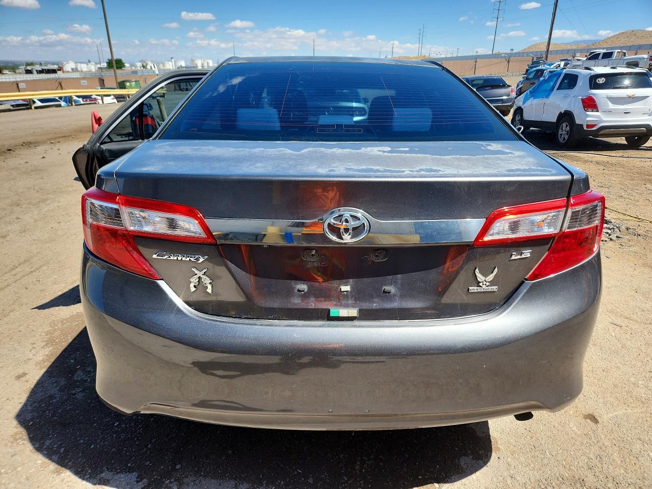 2014 TOYOTA CAMRY LE photo 11