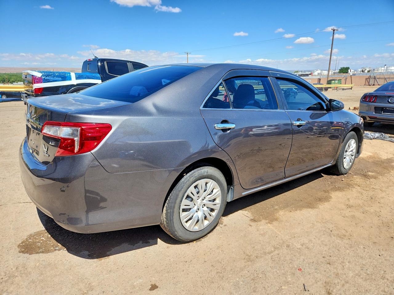 2014 TOYOTA CAMRY LE photo 5