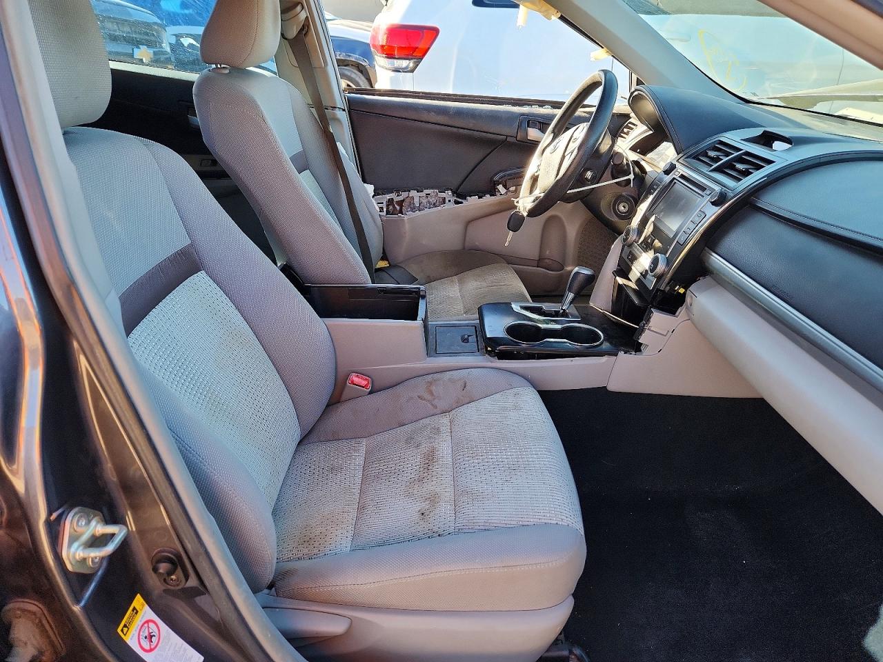 2014 TOYOTA CAMRY LE photo 13