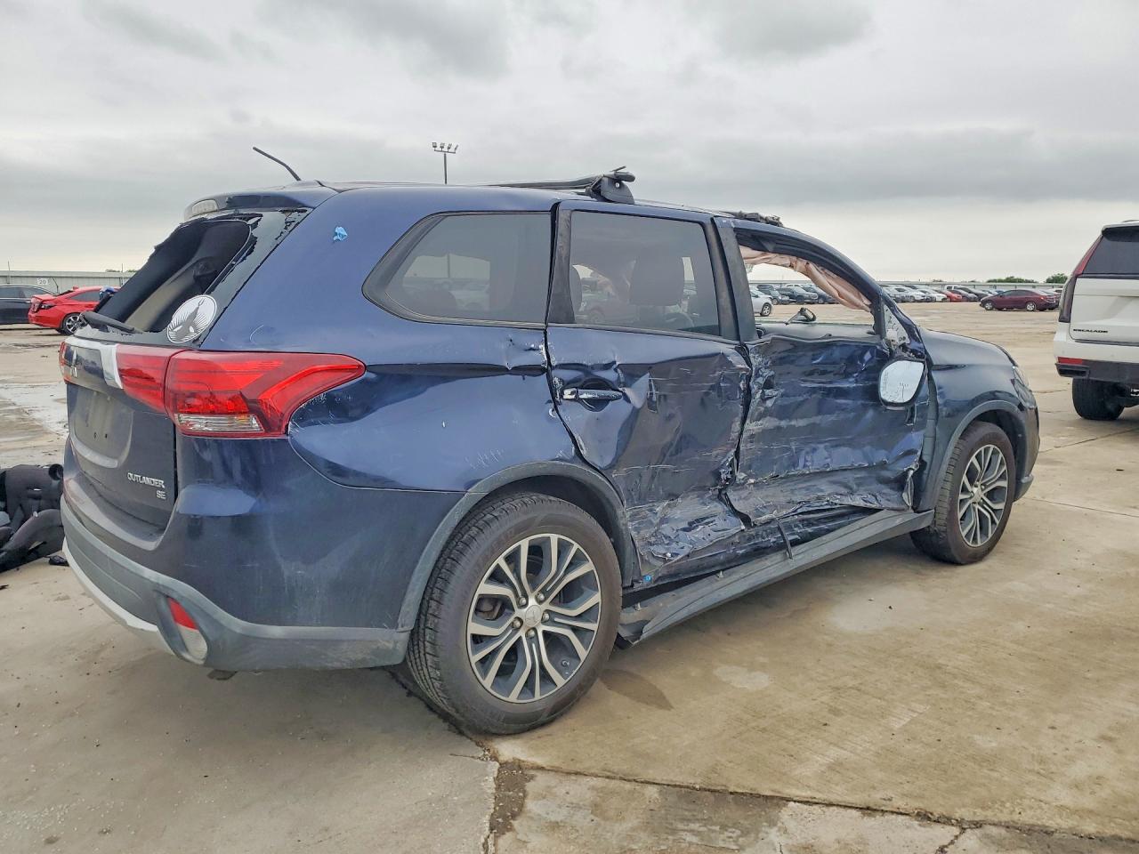 2016 MITSUBISHI OUTLANDER SE photo 5