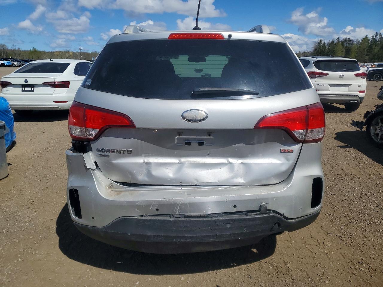 2014 KIA SORENTO LX photo 16