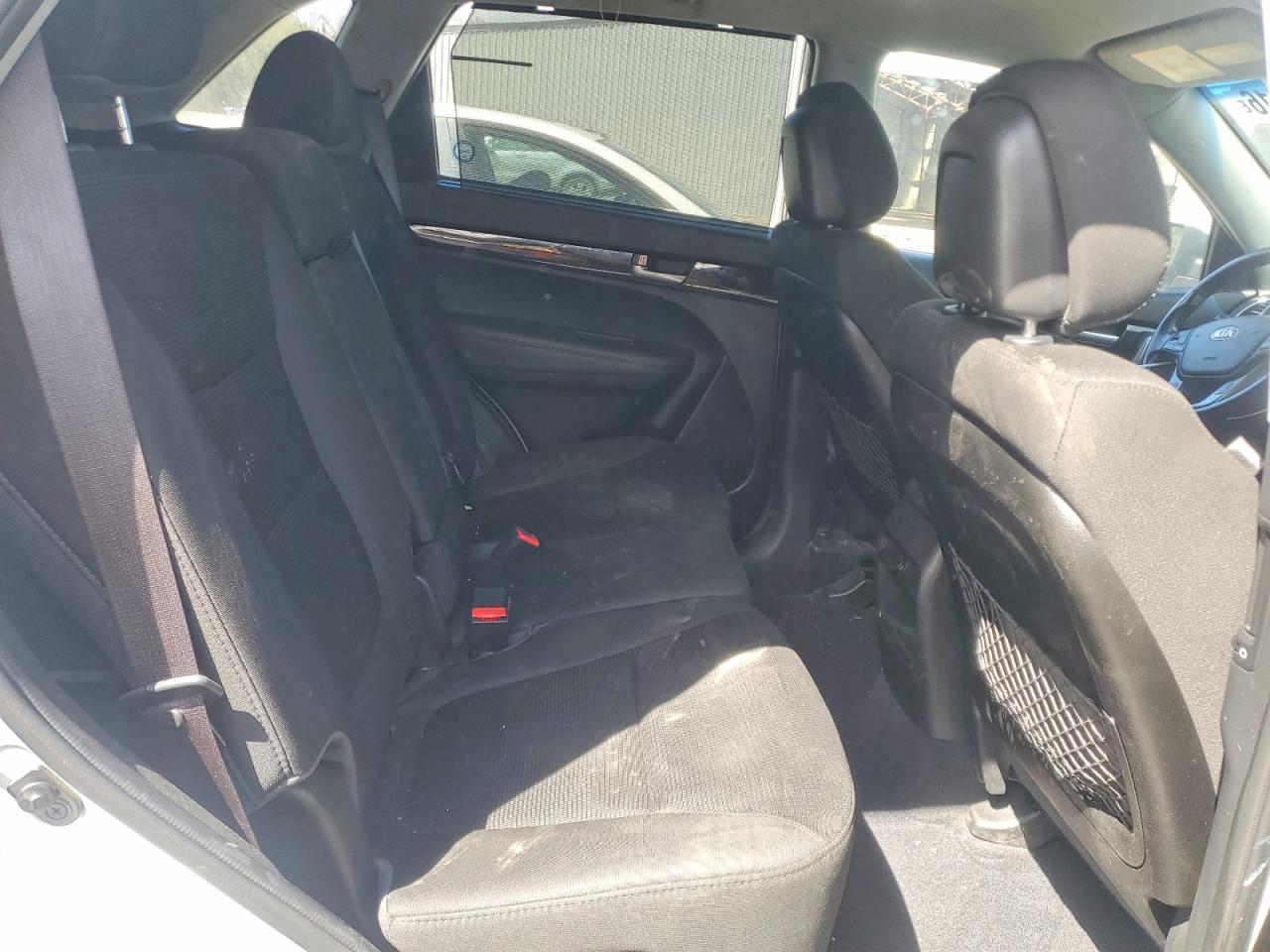 2014 KIA SORENTO LX photo 31