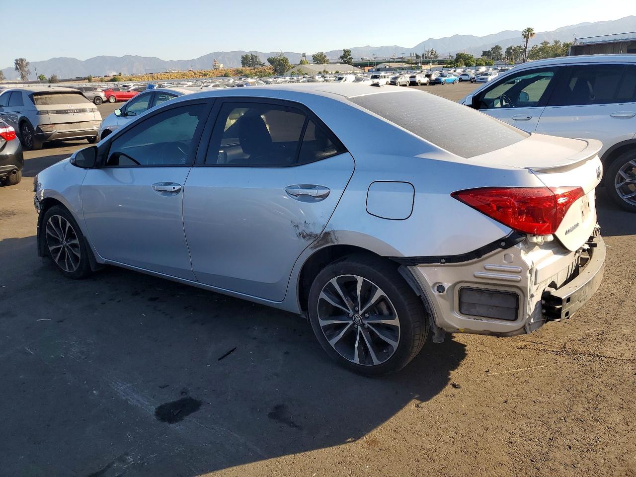 2017 TOYOTA COROLLA XSE photo 4
