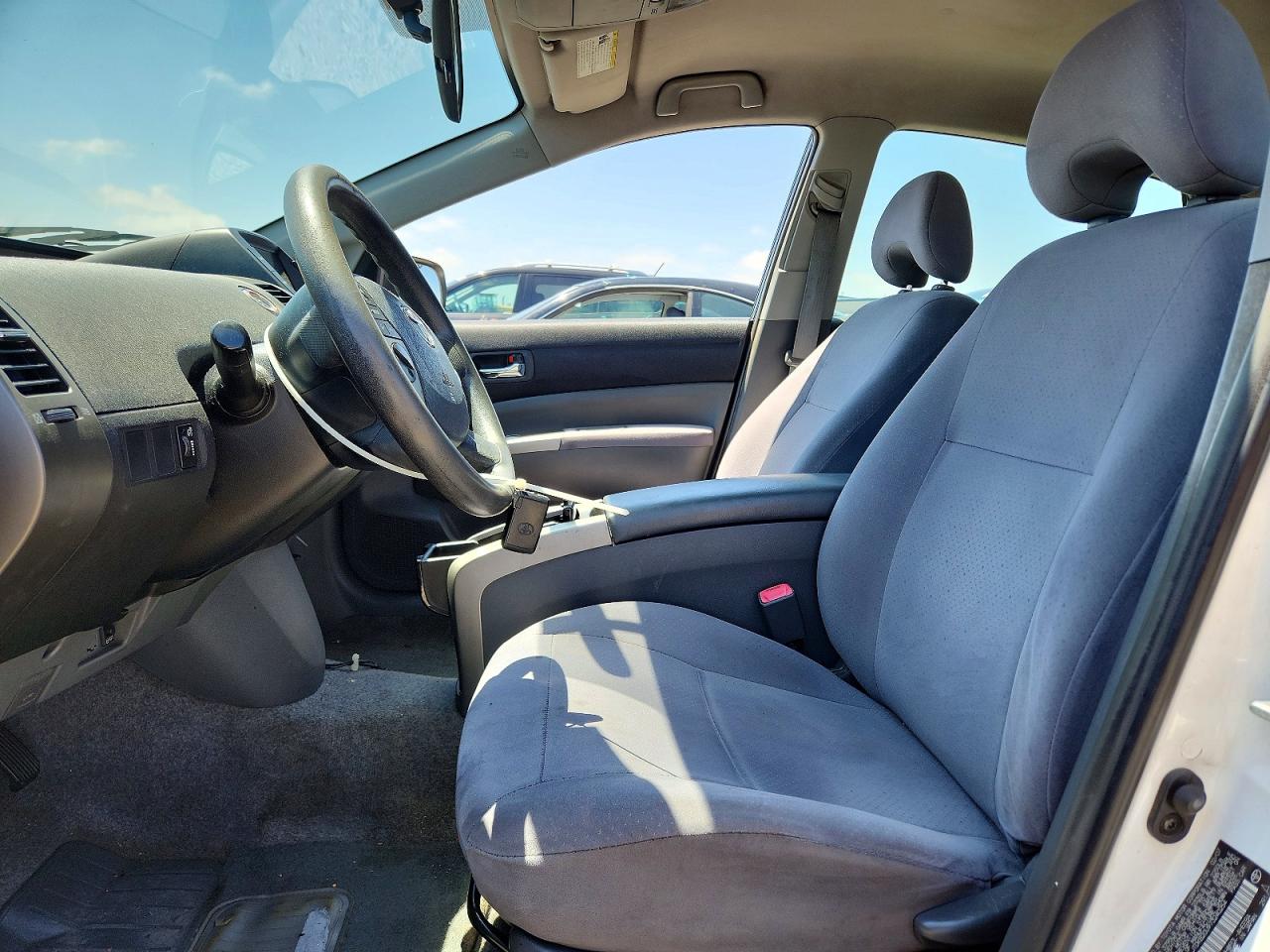 2007 TOYOTA PRIUS BASE photo 13