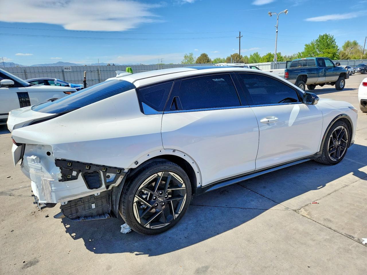 2025 KIA K4 GT LINE photo 3
