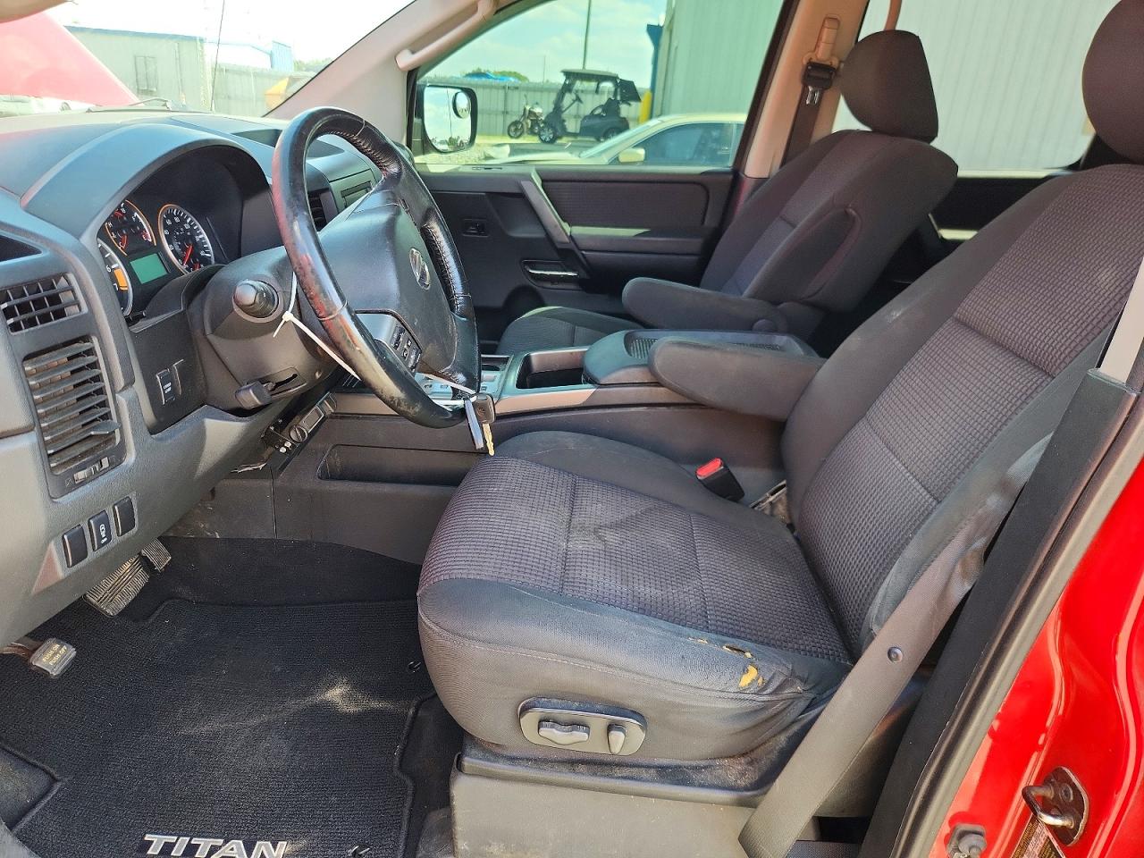 2011 NISSAN TITAN SV photo 13