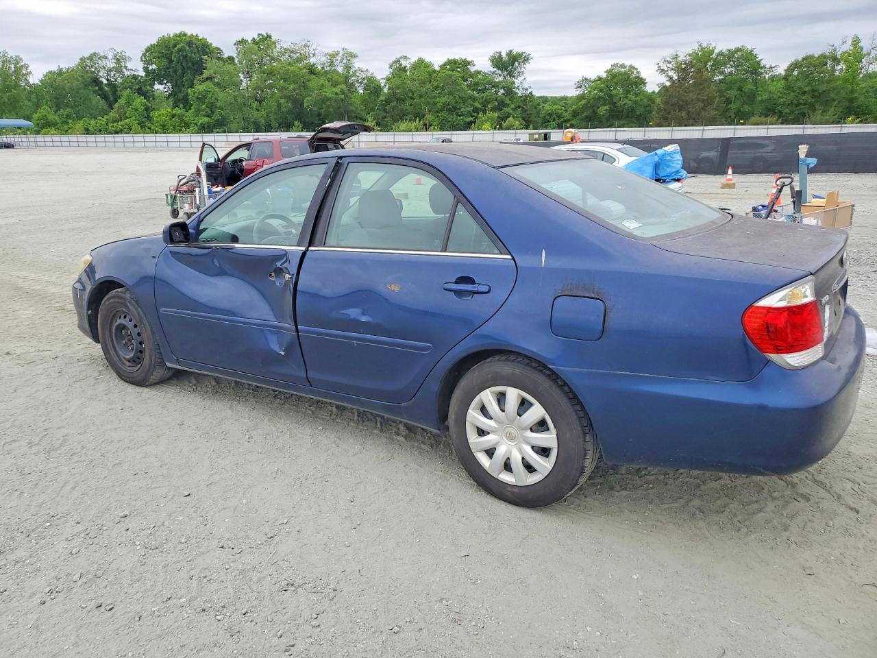 2006 TOYOTA CAMRY LE photo 3
