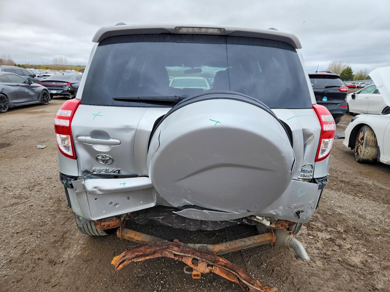 2011 TOYOTA RAV4 photo 11