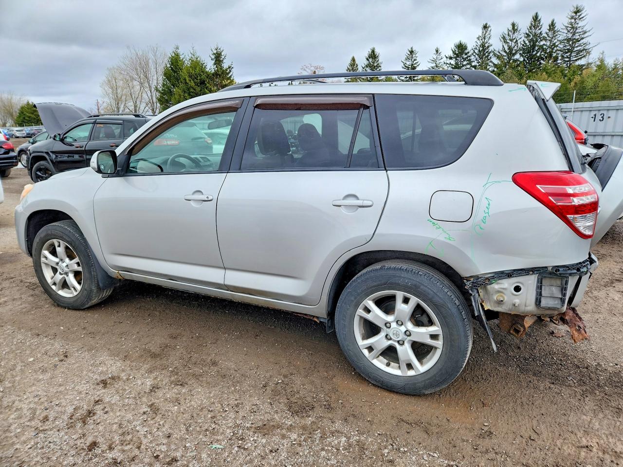 2011 TOYOTA RAV4 photo 3